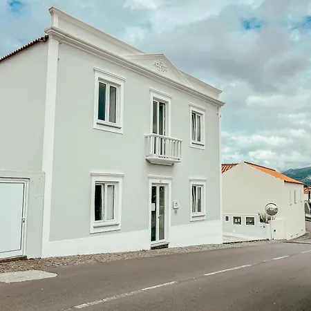 Aires Hostel Sao Roque do Pico