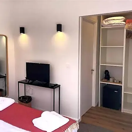 Aires Hostal *