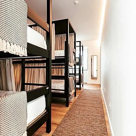 Aires Hostal *